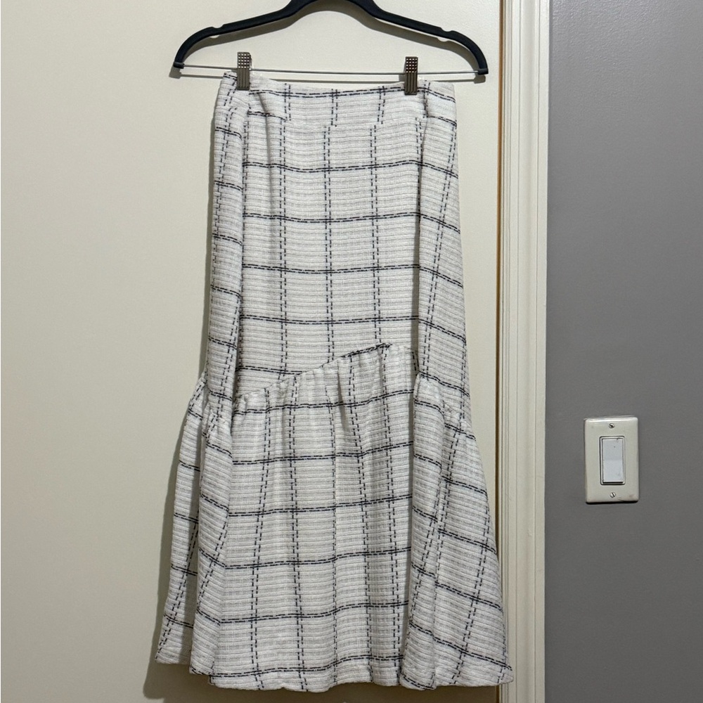 Textured White and Black Skirt Size XS